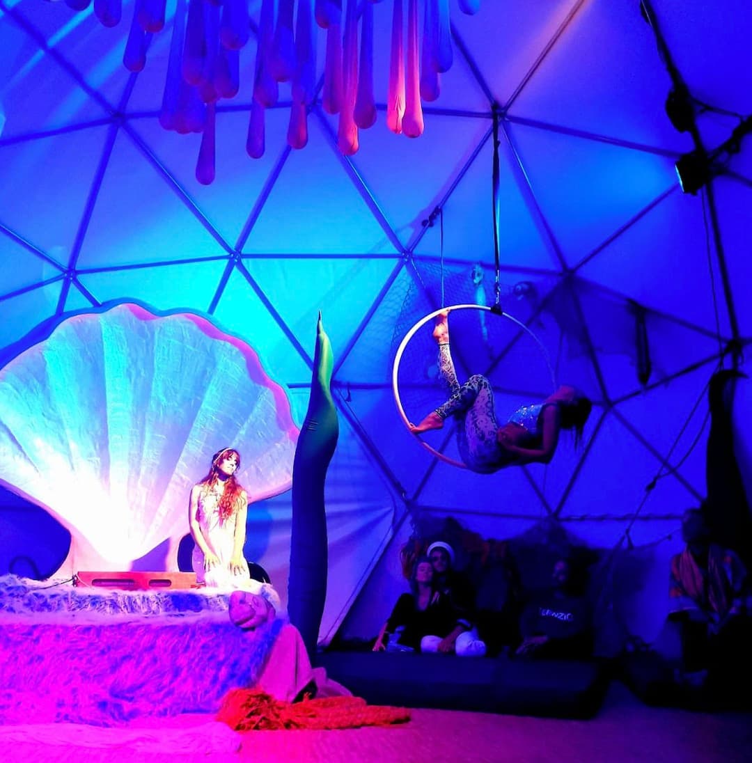 Massarium performance inside the dome
